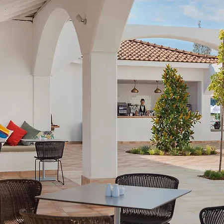 Sunrise Blue Magic מלון